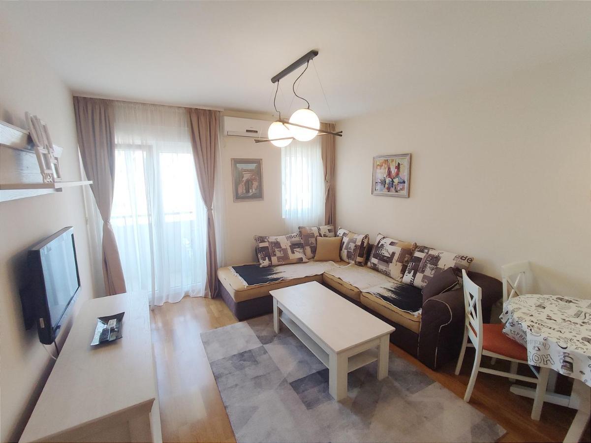 City Point Apartment พอดโกริกา ภายนอก รูปภาพ