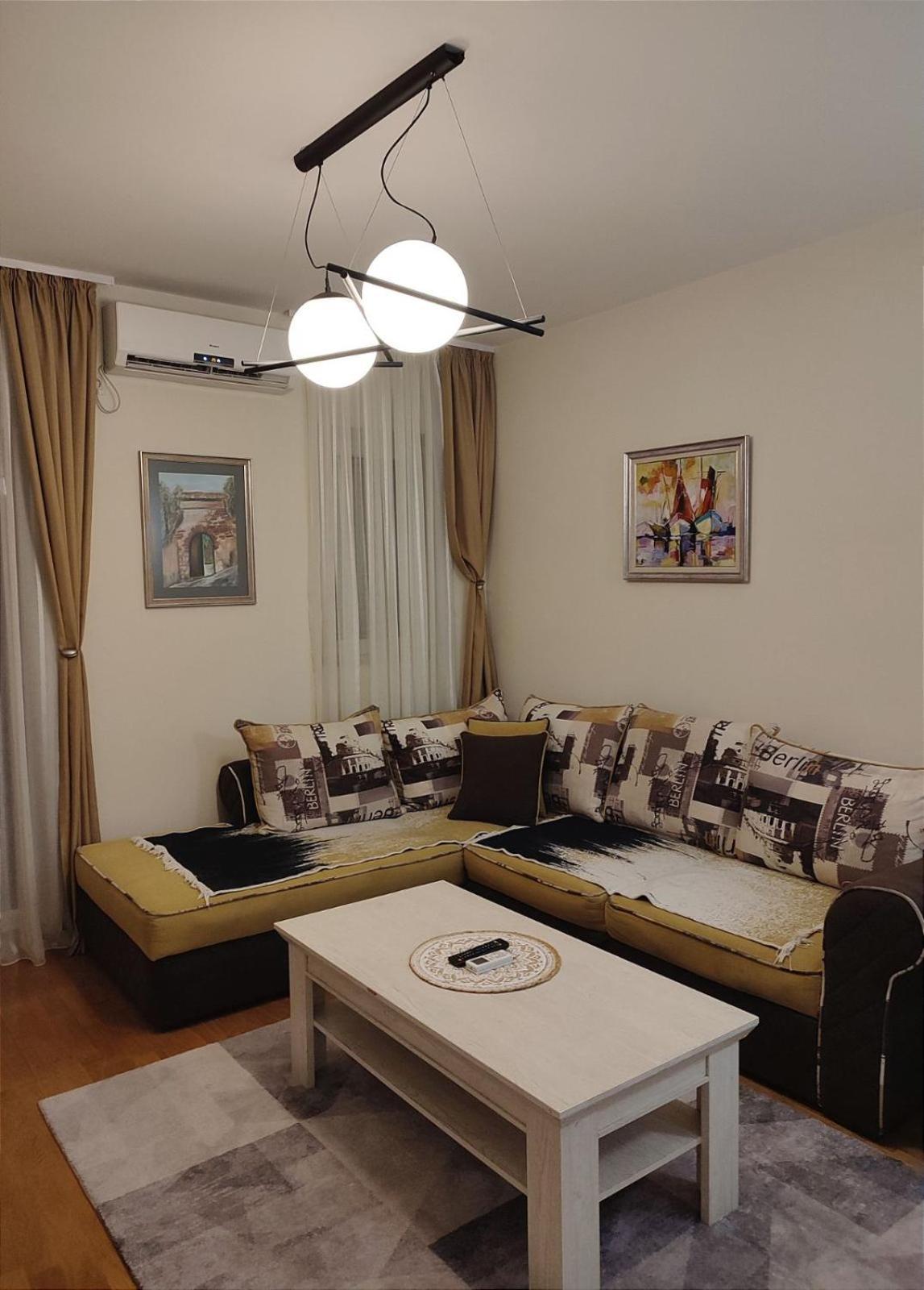 City Point Apartment พอดโกริกา ภายนอก รูปภาพ