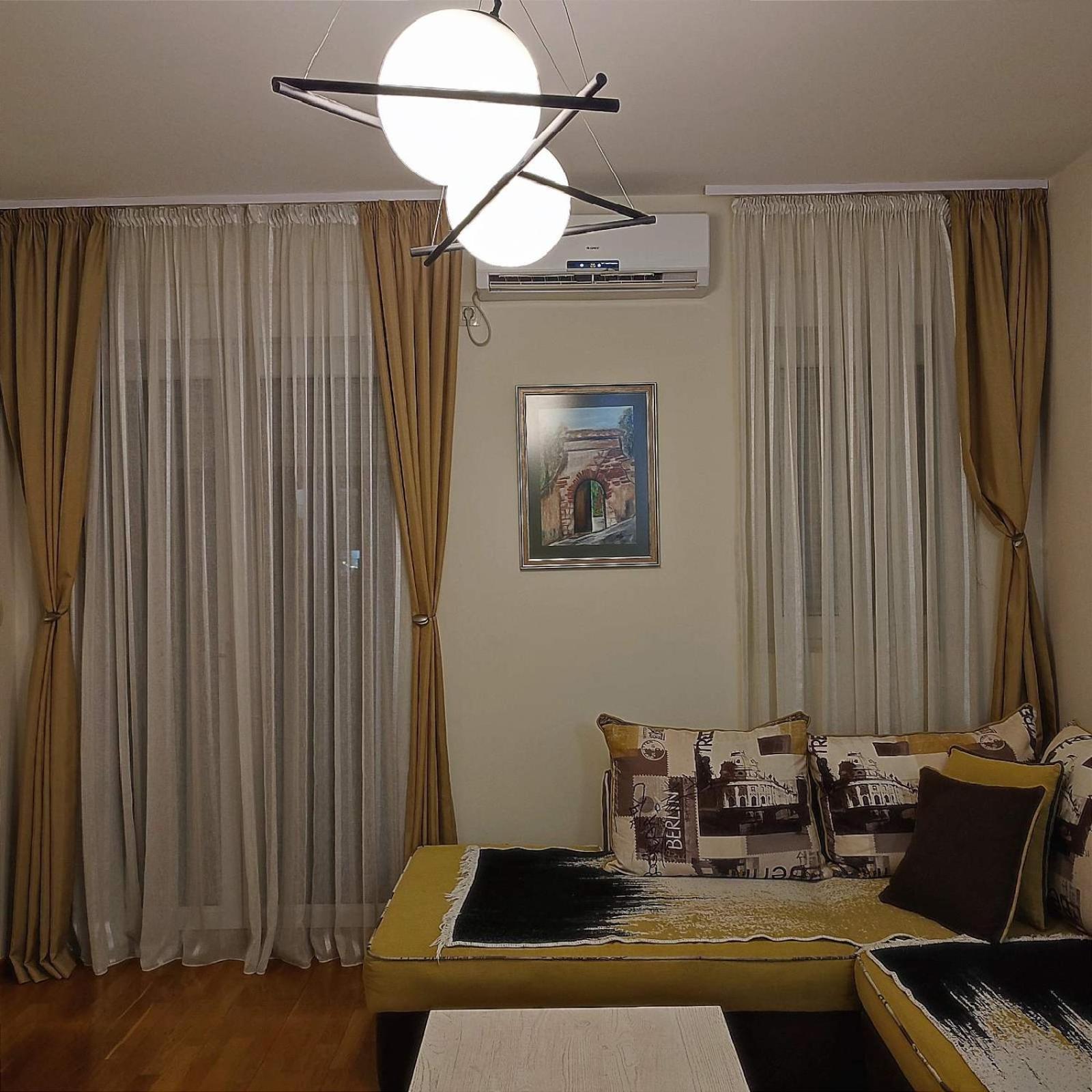 City Point Apartment พอดโกริกา ภายนอก รูปภาพ
